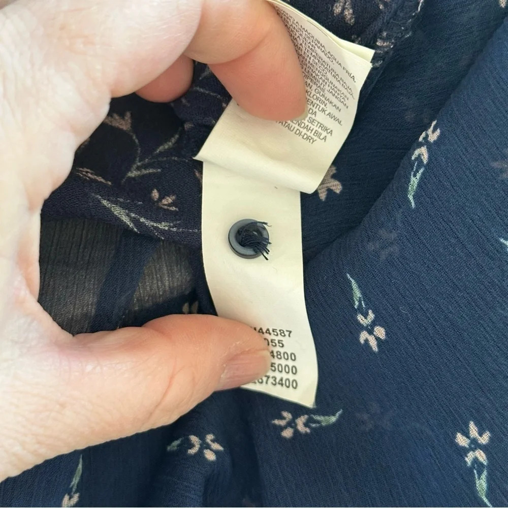 Lucky Brand Top Womens Size M Dark Blue Floral Boho Peasant Button Flowy Blouse - Picture 11 of 13